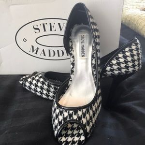 NEVER WORN Houndstooth Steve Madden Pumps (8.5)